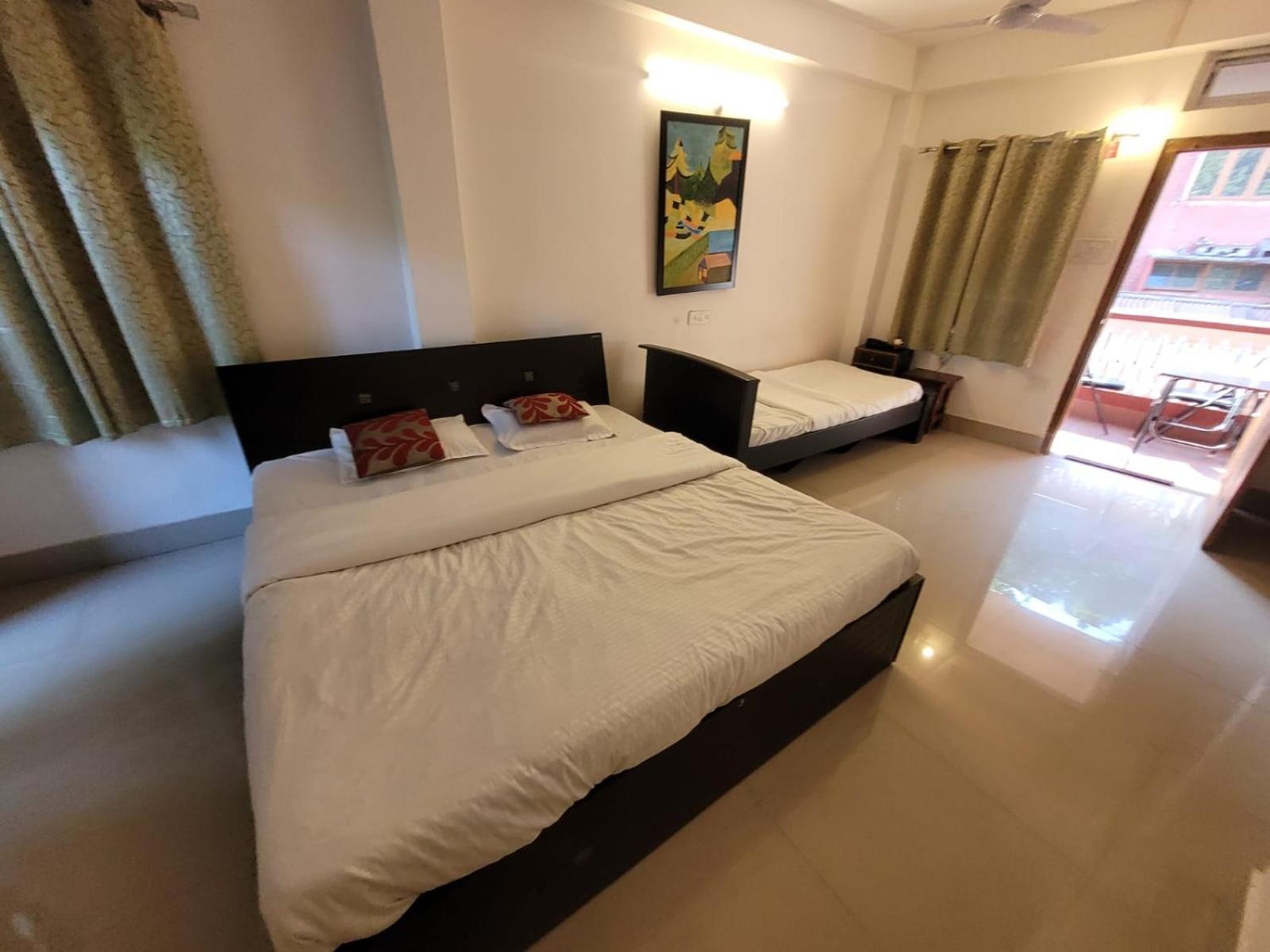 Hilltop Lodge Guwahati Habitación foto